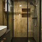 Bernard Deluxe Renovated Peaceful Old Town Gem Split