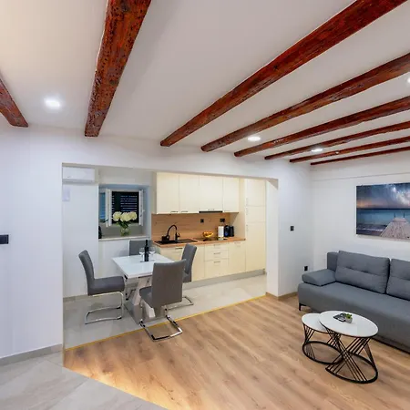 Bernard Deluxe Renovated Peaceful Old Town Gem Appartement Split