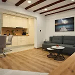 Apartment Bernard Deluxe Renovated Peaceful Old Town Gem