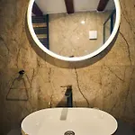 Bernard Deluxe Renovated Peaceful Old Town Gem Apartman