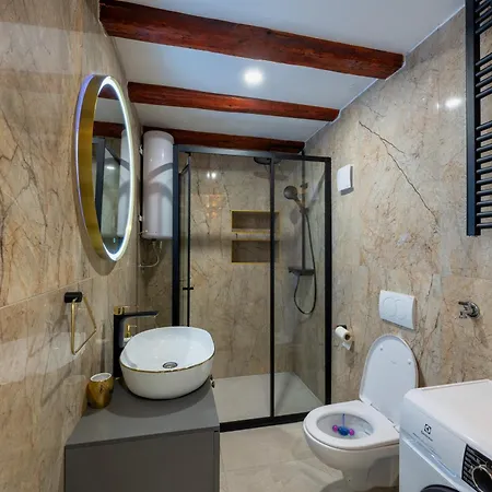 Bernard Deluxe Renovated Peaceful Old Town Gem Appartamento *