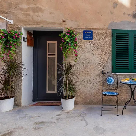 Bernard Deluxe Renovated Peaceful Old Town Gem Apartment