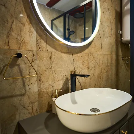 Apartment Bernard Deluxe Renovated Peaceful Old Town Gem *