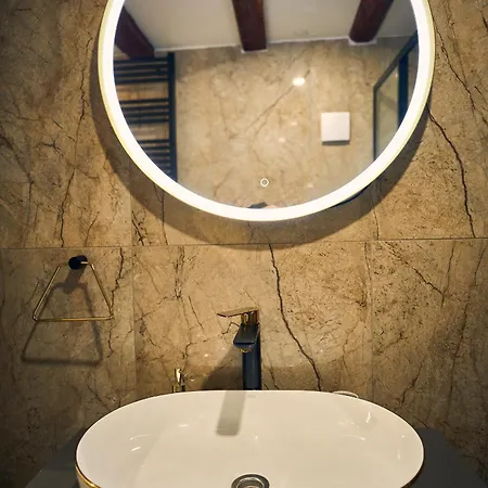 Bernard Deluxe Renovated Peaceful Old Town Gem Appartamento