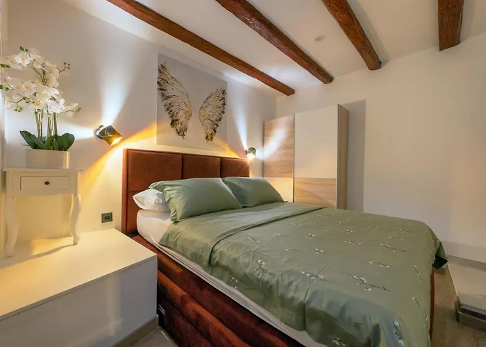 Bernard Deluxe Renovated Peaceful Old Town Gem شقة سبليت