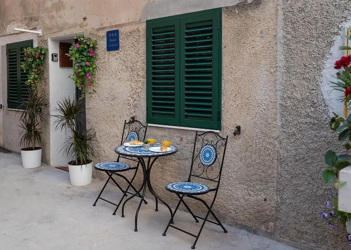 Apartmán Bernard Deluxe Renovated Peaceful Old Town Gem