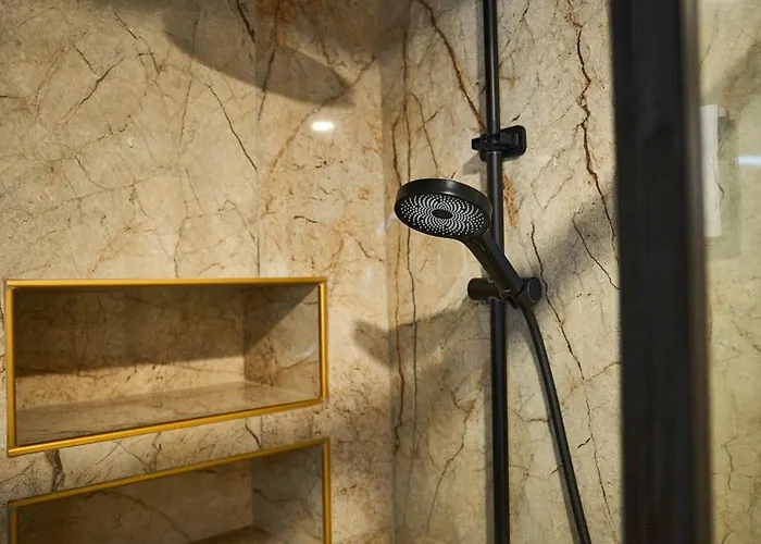 Bernard Deluxe Renovated Peaceful Old Town Gem ספליט