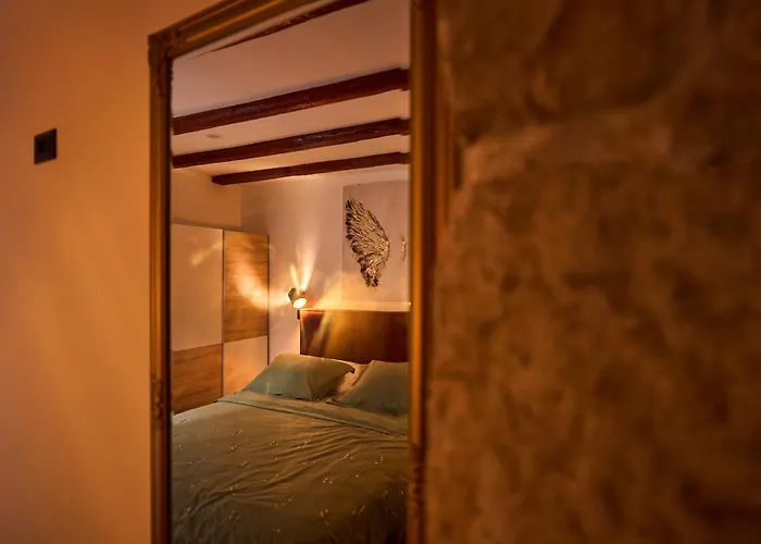 Bernard Deluxe Renovated Peaceful Old Town Gem *