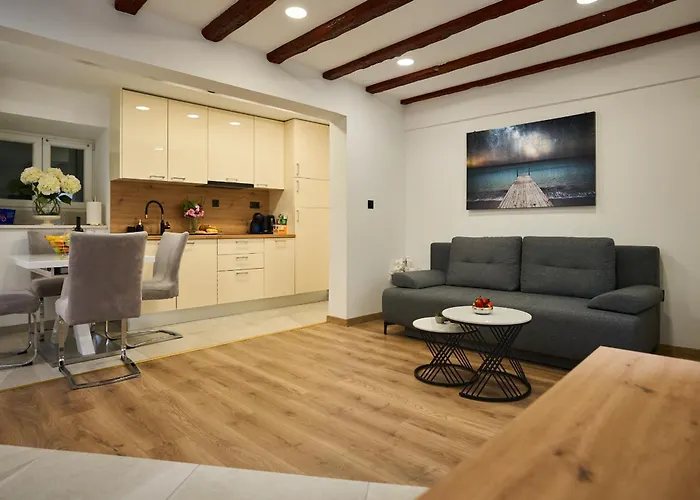 Apartmán Bernard Deluxe Renovated Peaceful Old Town Gem