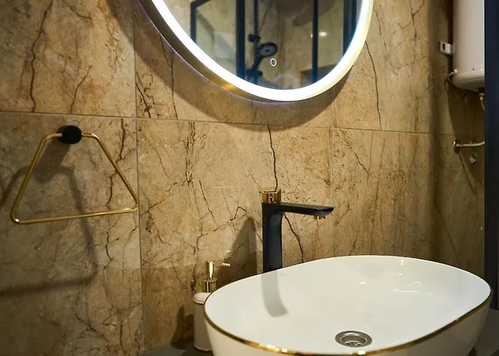 Apartmán Bernard Deluxe Renovated Peaceful Old Town Gem *