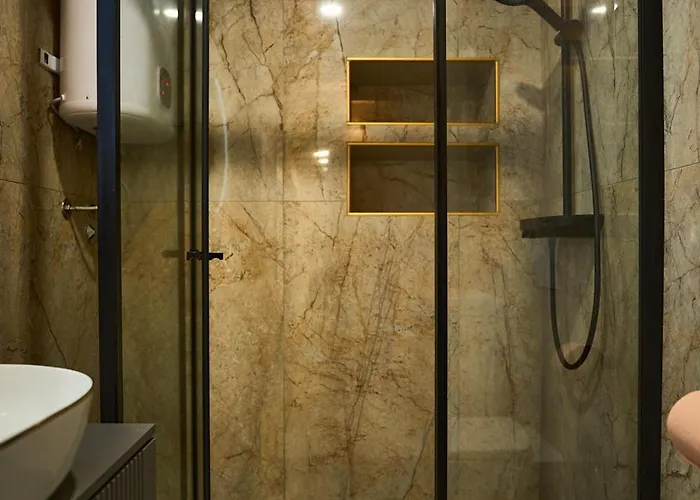 Bernard Deluxe Renovated Peaceful Old Town Gem Apartmán *